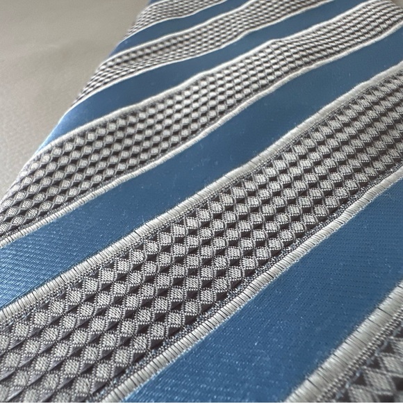 Louis Vuitton Silk Tie - Picture 9 of 14